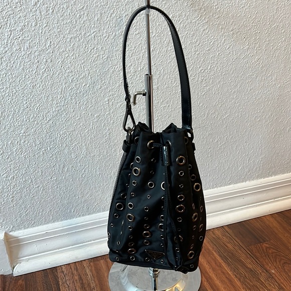 Prada handbag - Picture 1 of 8